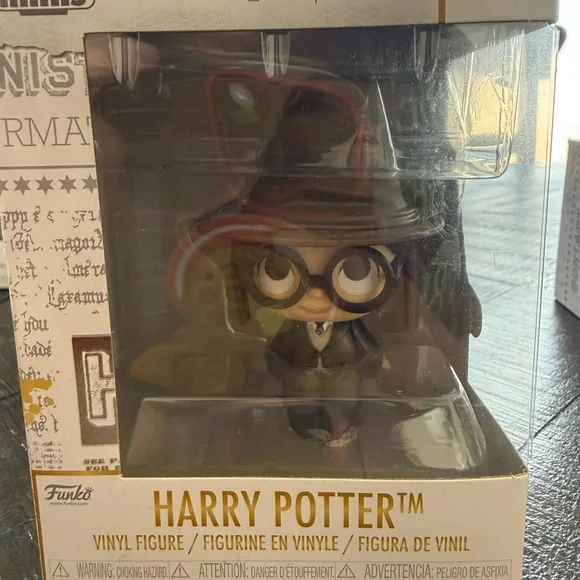 Funko Ron Weasley Vinyl Figure with Gold Accents and Red-Brown Hat - Picture 3 of 6